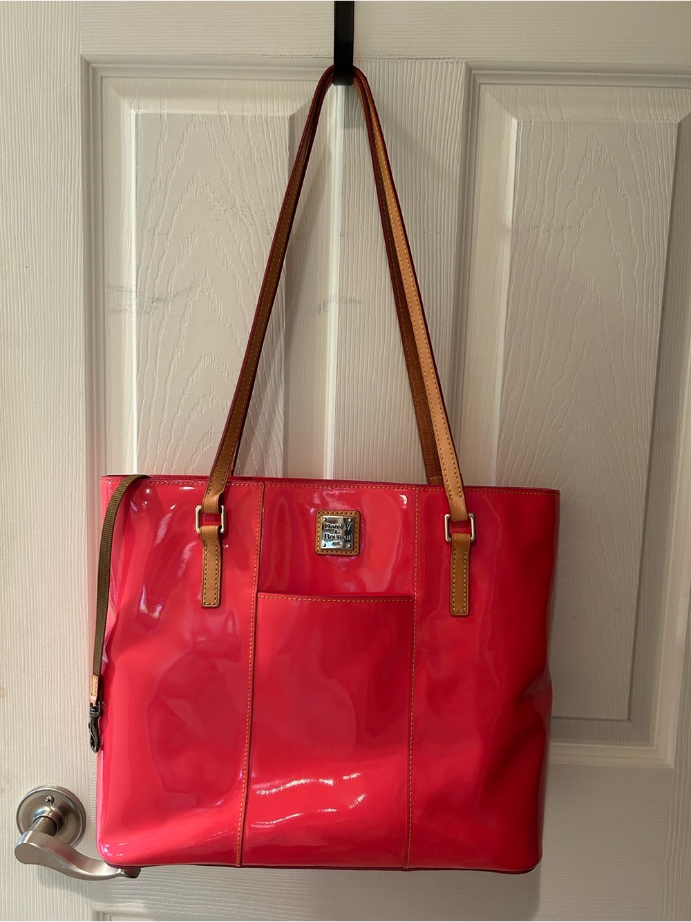 Authentic Dooney&Bourke Coral Patent Leather Tote “Lexington” Serial#J7001573